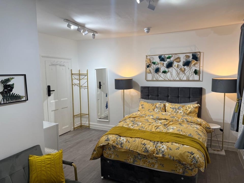 Luxury Studio in Victoria, 7 minutes walk to Victoria Station, Room 8 Vacation rental in City of Westminster