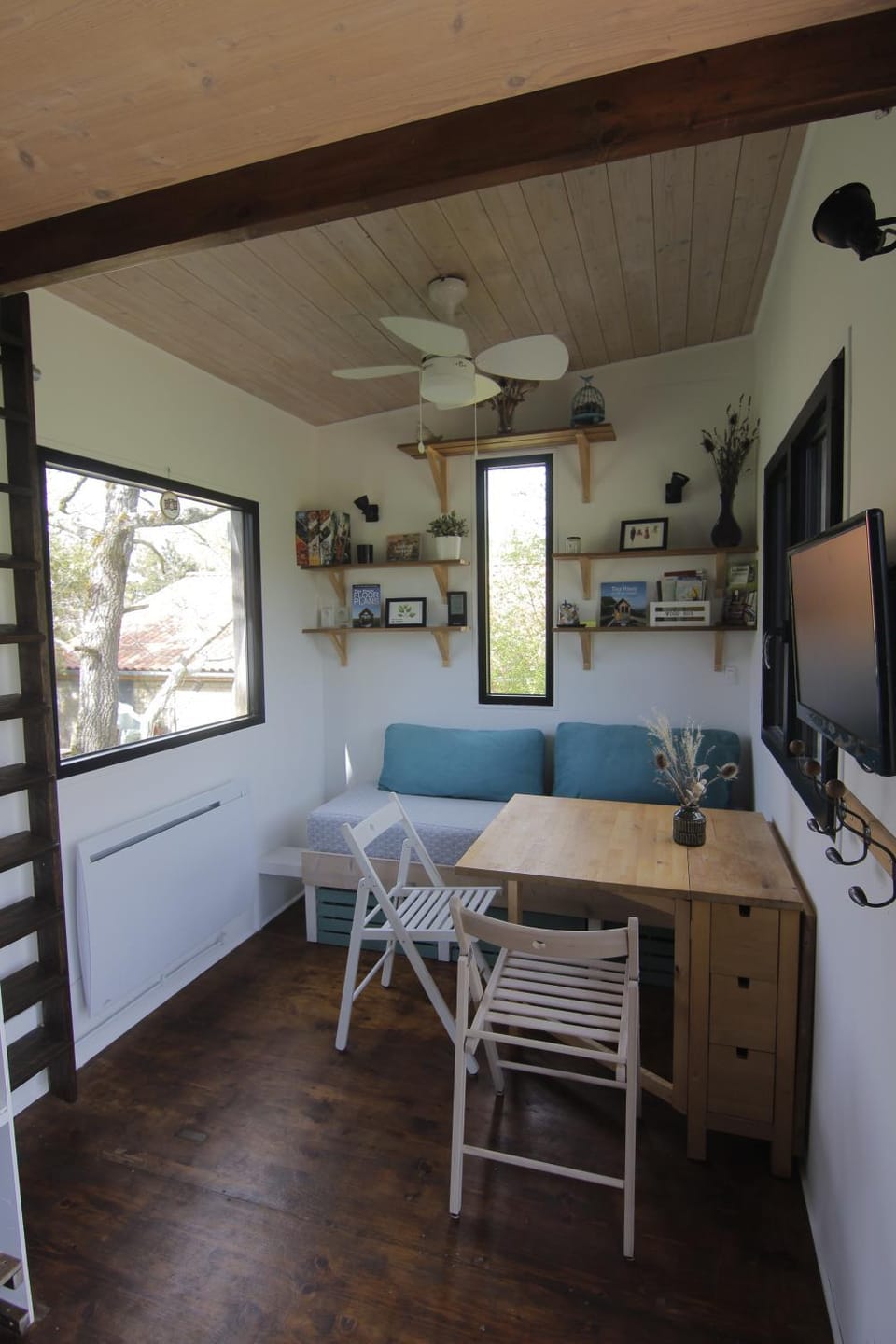 Living room, Dining area