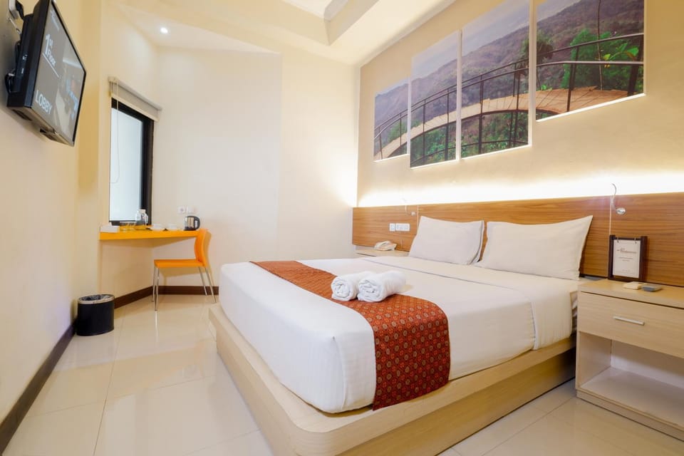 Bed, TV and multimedia, Photo of the whole room, Seating area, Bedroom, towels