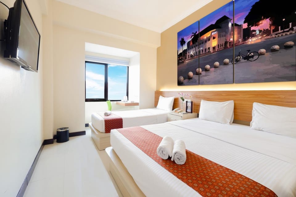 Bed, TV and multimedia, Bedroom, towels
