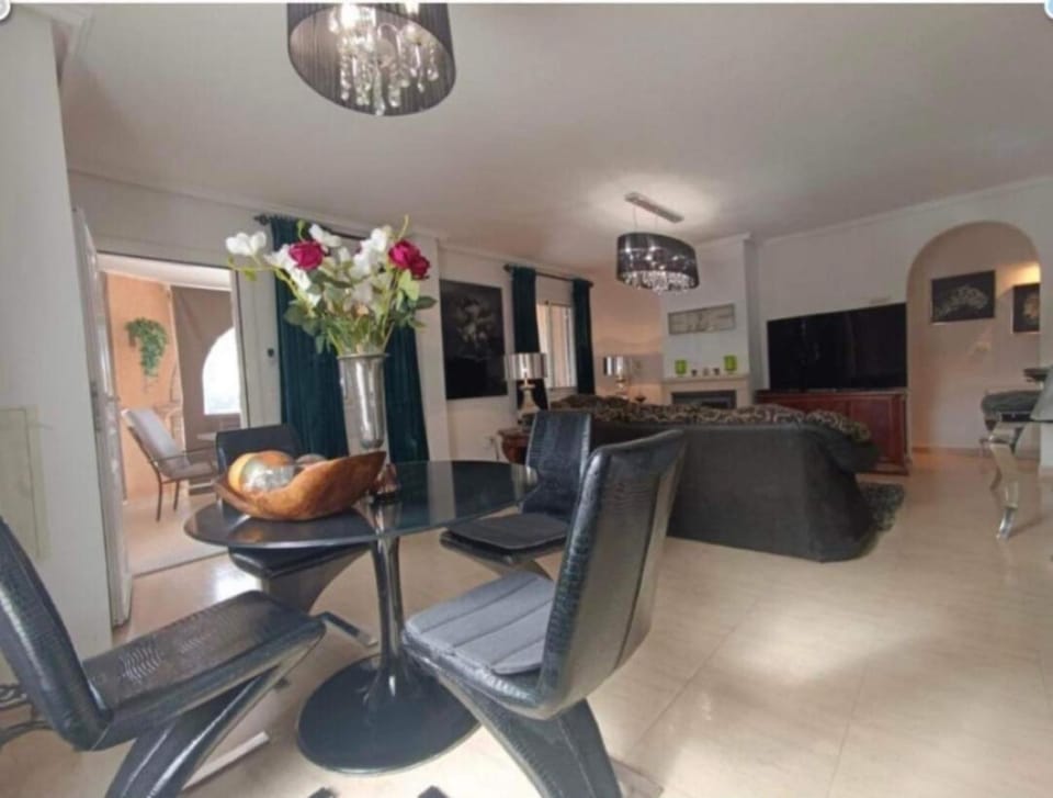TV and multimedia, Living room, Dining area