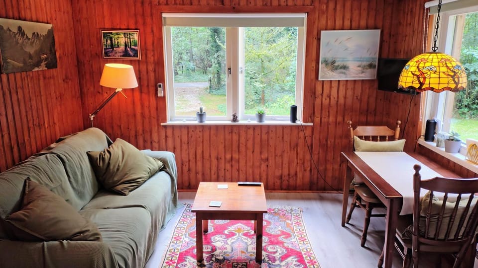 Vrijstaand in het bos met privé sauna House in Loenen