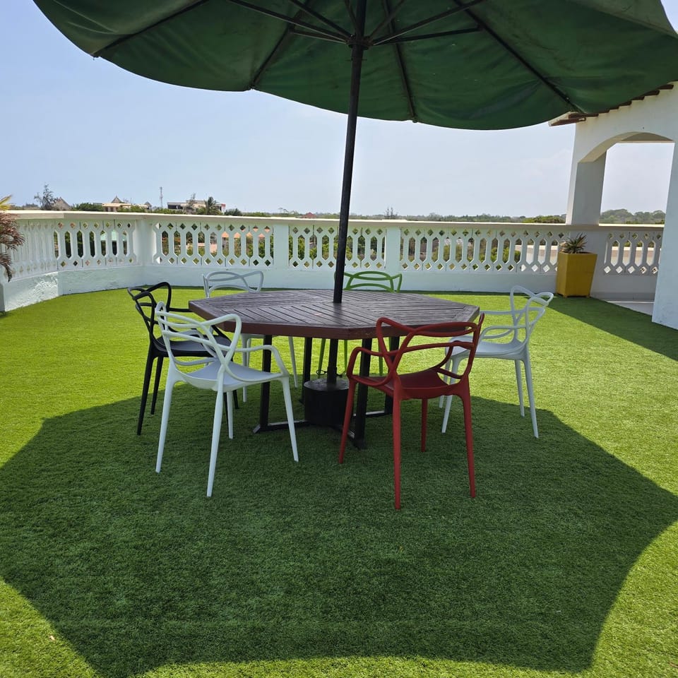 Becky Homes Diani Beach- 4BR with AC and Swimming Pool Apartment in Diani Beach