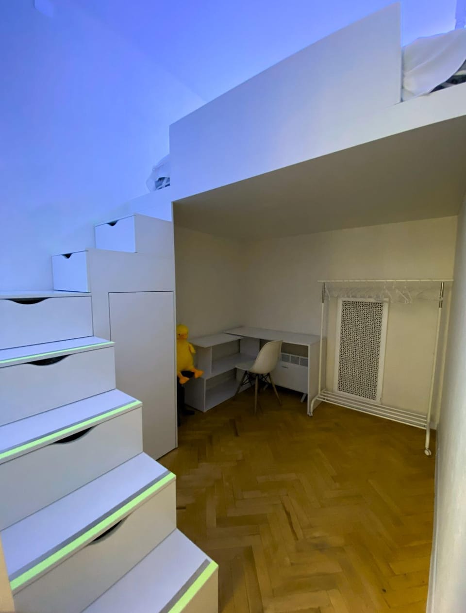 Photo of the whole room, Bedroom, wardrobe