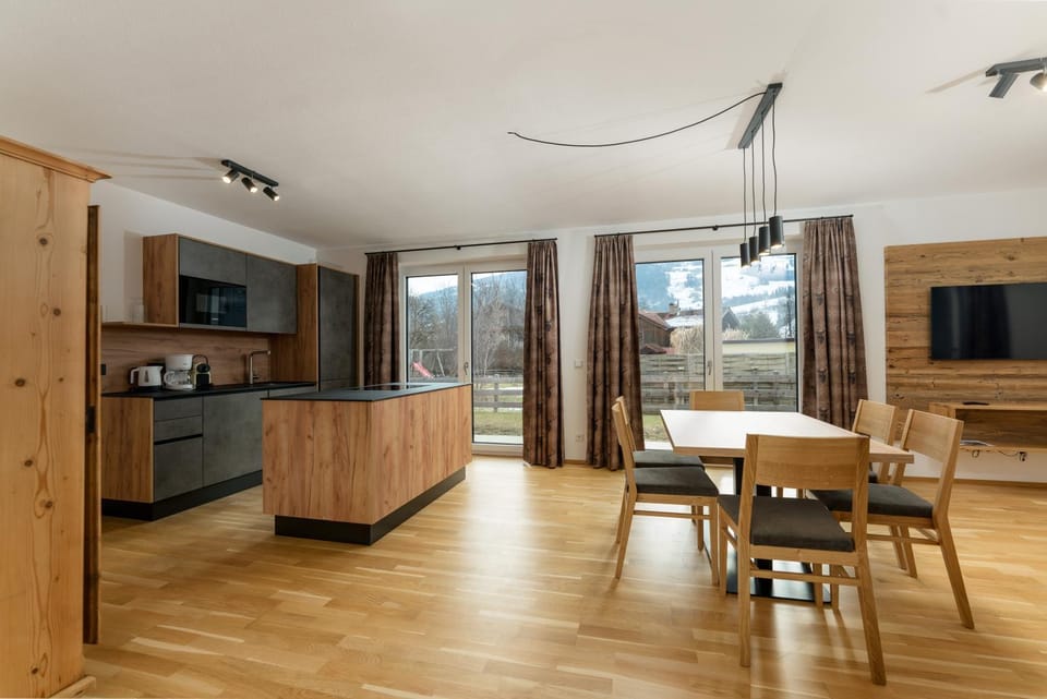 TV and multimedia, Kitchen or kitchenette, Dining area, dishwasher, stove