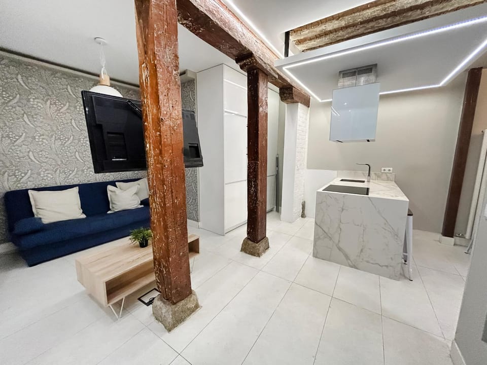 TV and multimedia, Kitchen or kitchenette, Living room