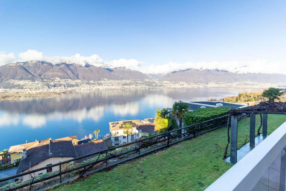 Natural landscape, Balcony/Terrace, Lake view, Mountain view