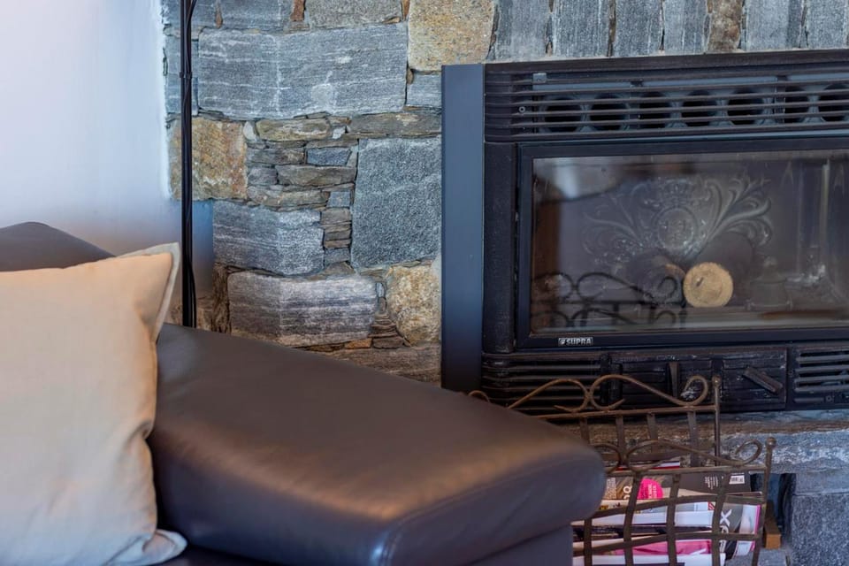 Living room, fireplace