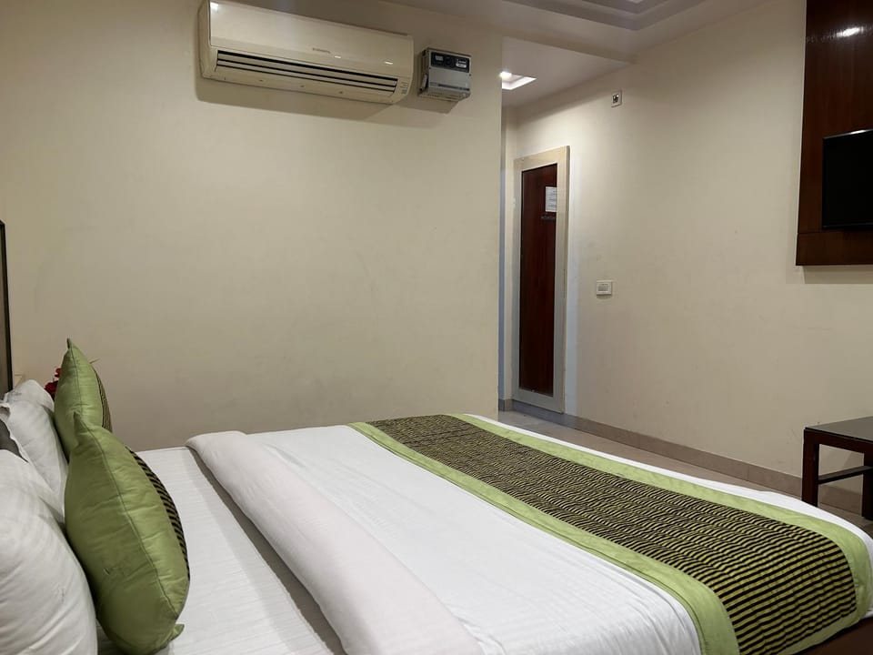 Bed, TV and multimedia, Photo of the whole room, Bedroom, air conditioner