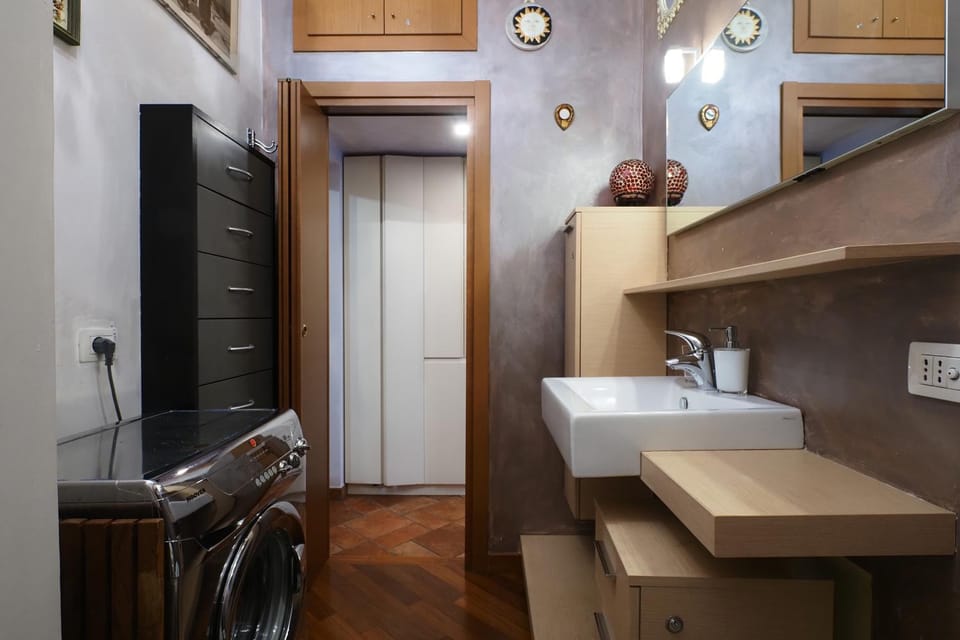 Bathroom, washing machine