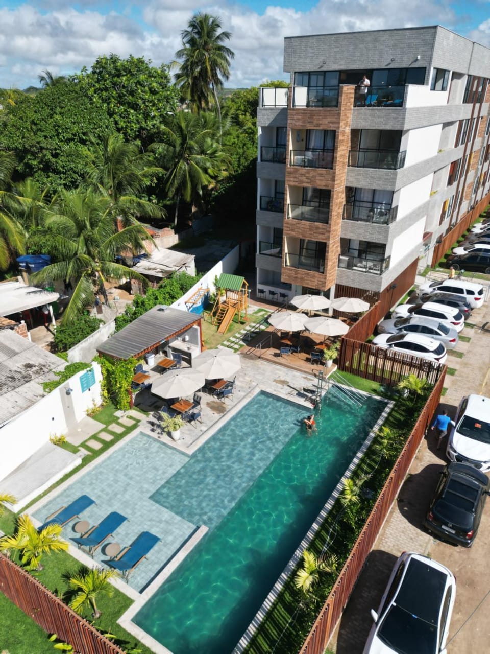 Property building, Swimming pool, Location
