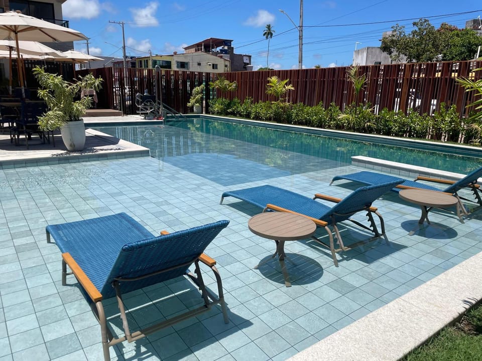 Day, Swimming pool, sunbed