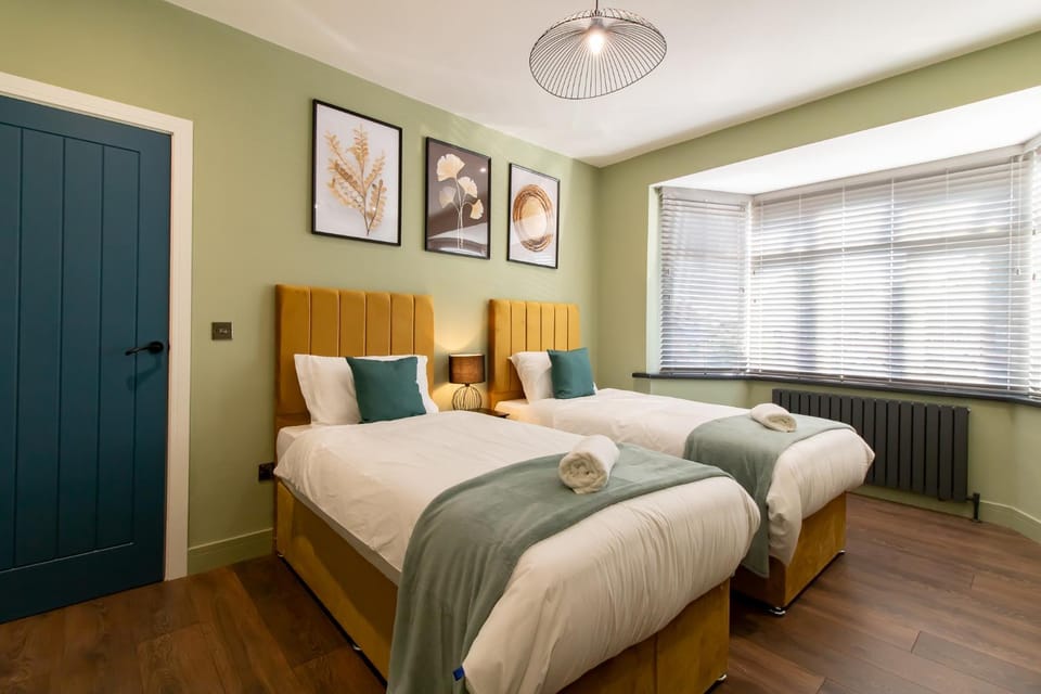 Bed, Photo of the whole room, Bedroom, internet