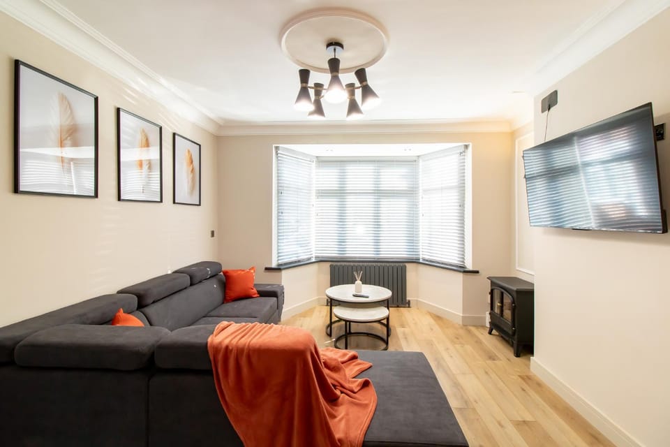 Communal lounge/ TV room, TV and multimedia, Living room, Seating area, Evening entertainment, heating, internet