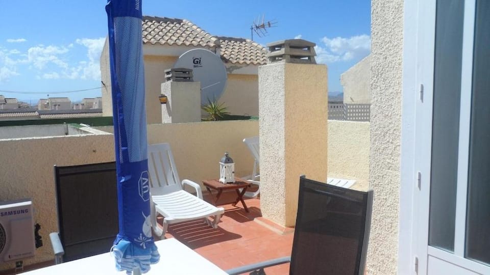 View (from property/room), Balcony/Terrace, sunbed