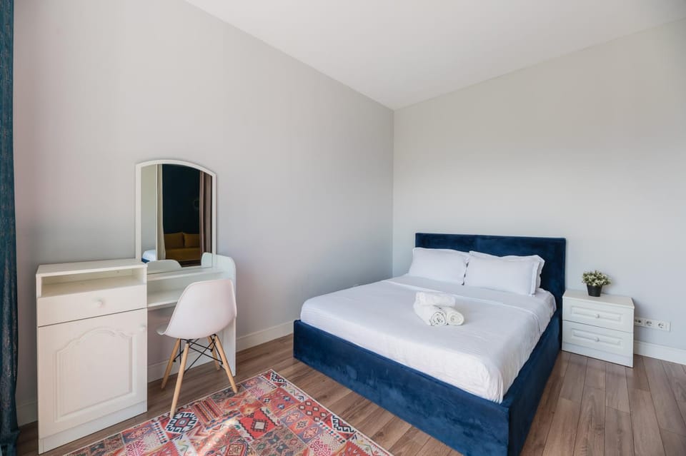 Bed, Bedroom, towels, wardrobe