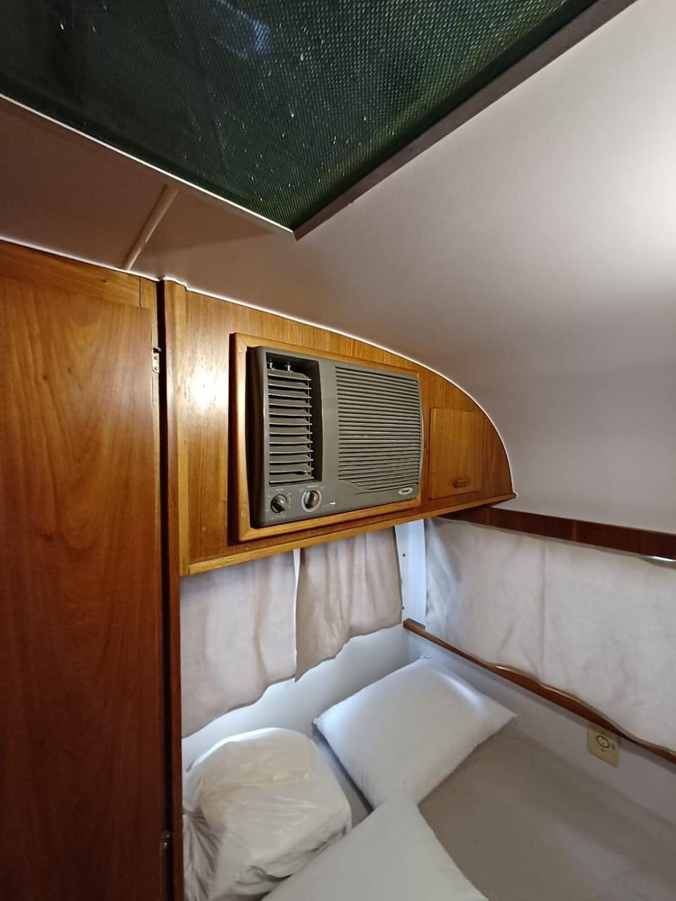 Vintage Trailer at Praia do Rosa House in Imbituba