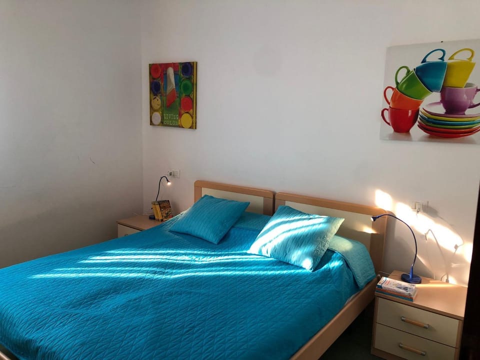 Bed, Decorative detail, Bedroom