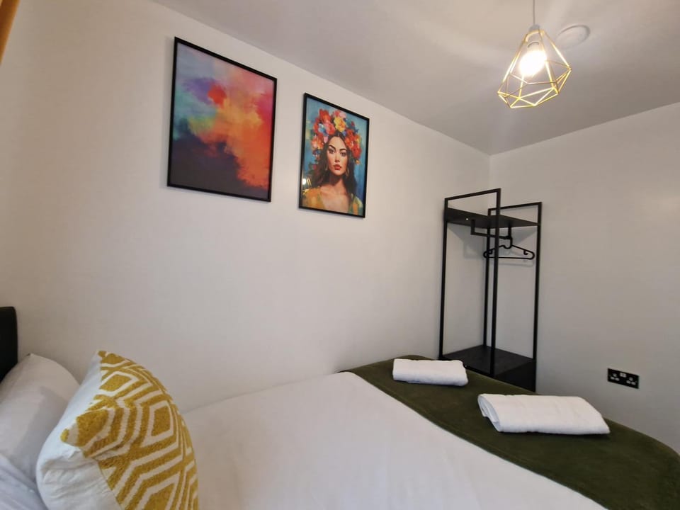 Bed, Bedroom, heating, internet