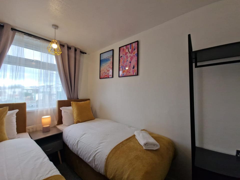 Bed, Photo of the whole room, Bedroom, heating, internet, towels