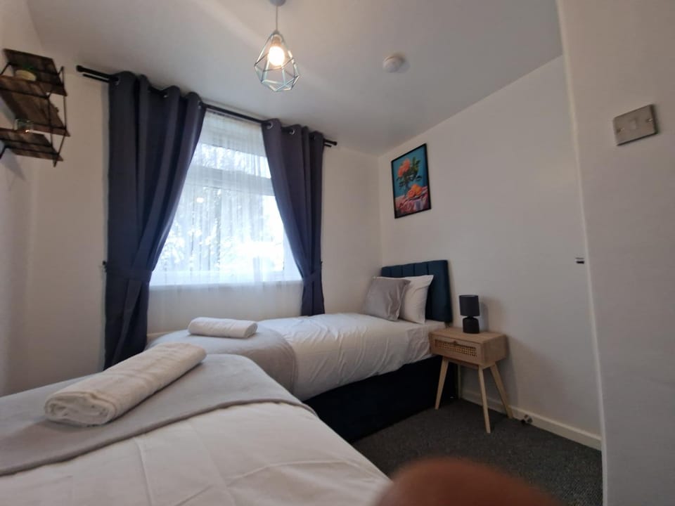 Bed, Photo of the whole room, Bedroom, heating, internet, towels