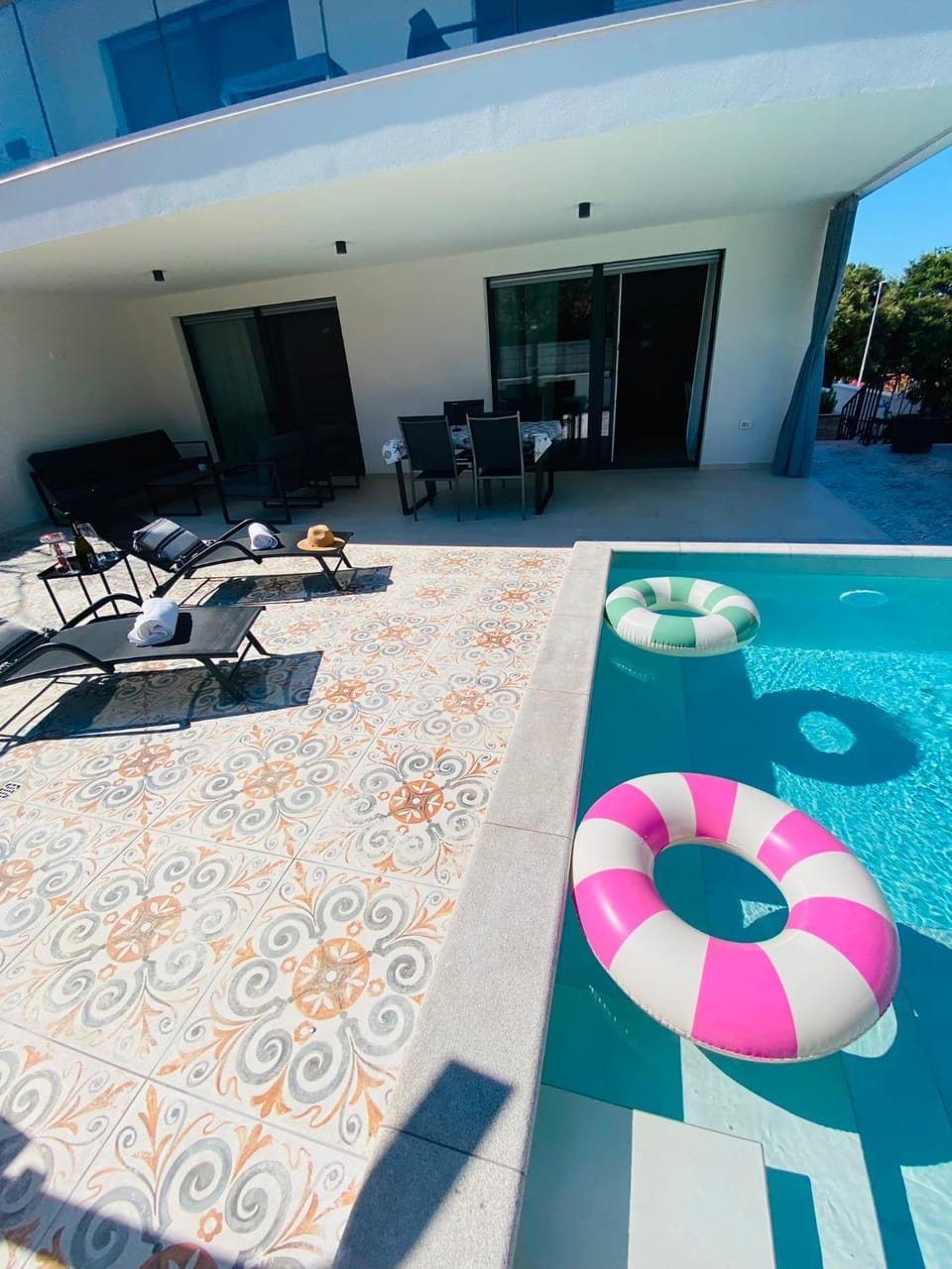 Apartments Villa Leonard - Modern Stay with Private Rooftop Jacuzzi & Sea Views, Barbariga, Vodnjan, Istria, Croatia Apartment in Peroj