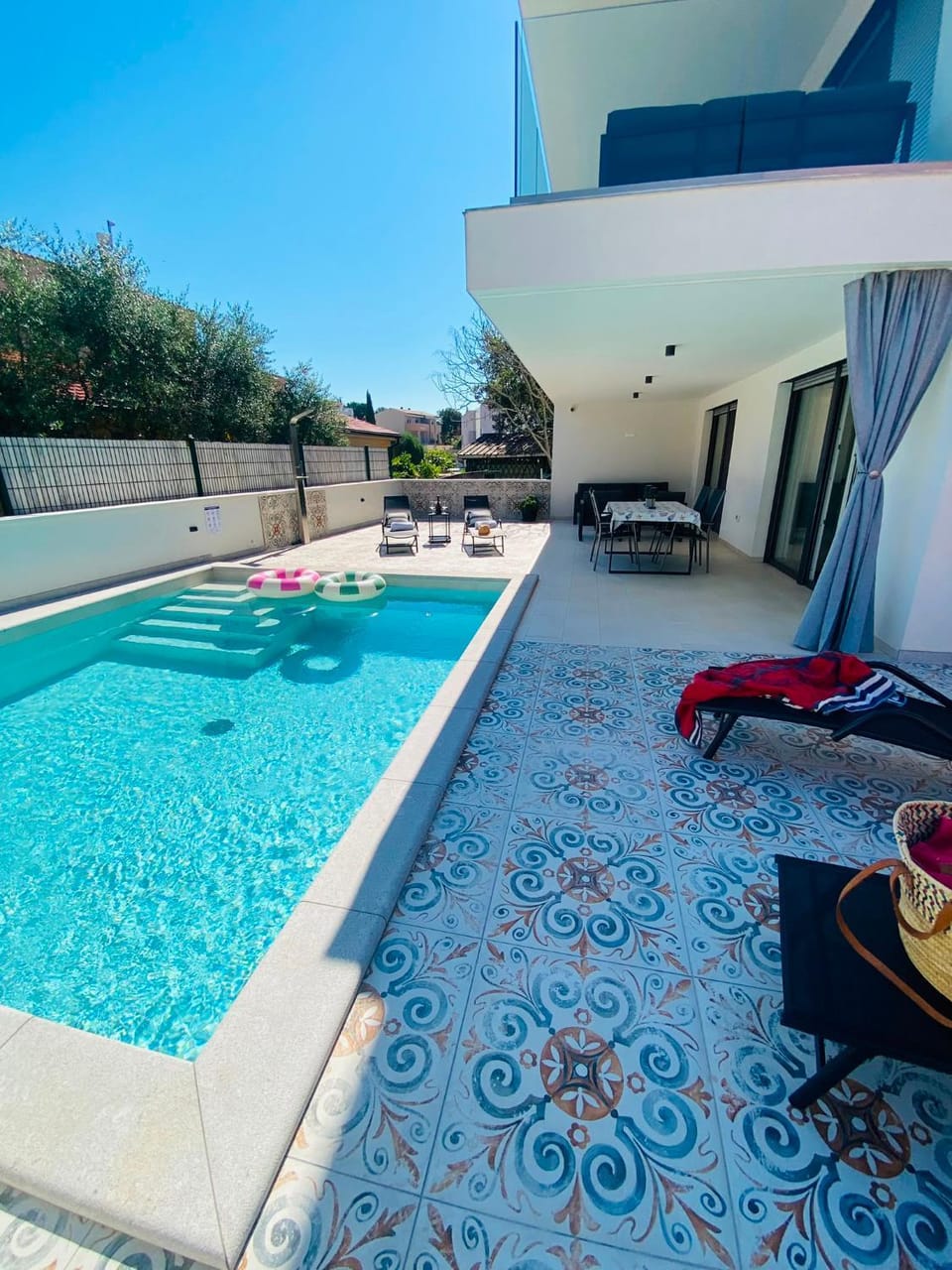 Apartments Villa Leonard - Modern Stay with Private Rooftop Jacuzzi & Sea Views, Barbariga, Vodnjan, Istria, Croatia Apartment in Peroj