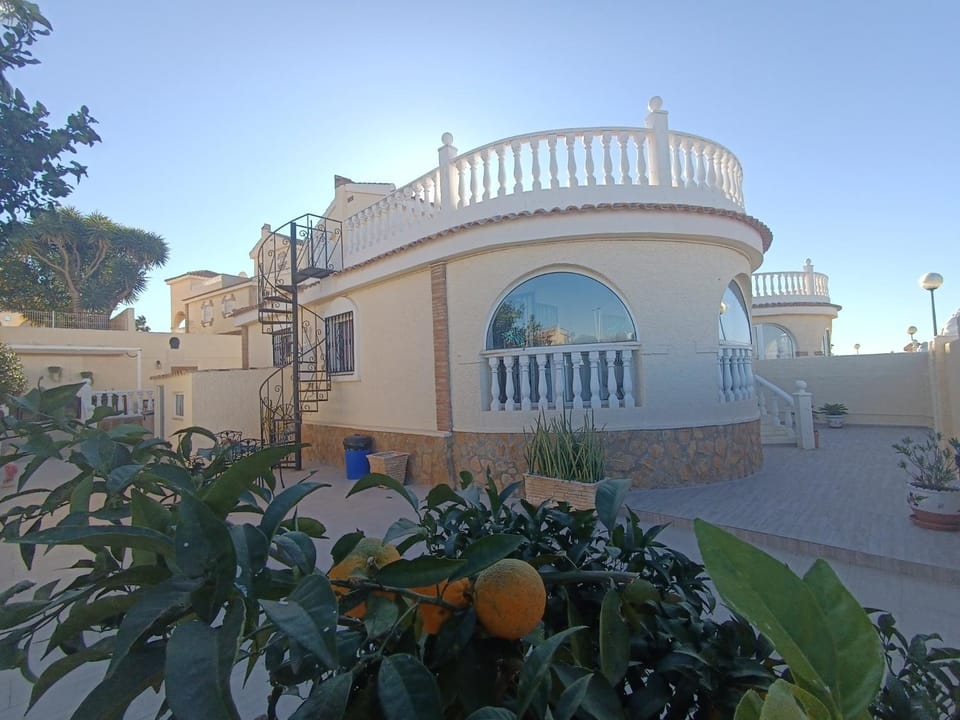 Property building, Day, Garden, Balcony/Terrace, Garden view