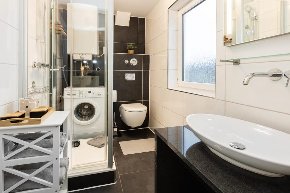 Shower, Toilet, Bathroom, towels, washing machine