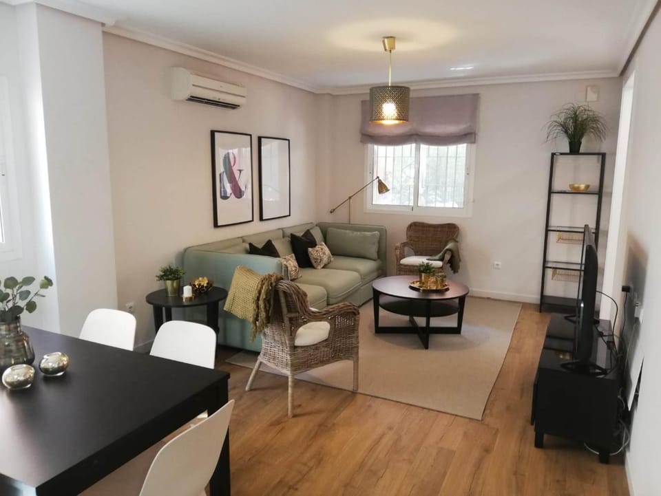 TV and multimedia, Living room, Dining area, air conditioner