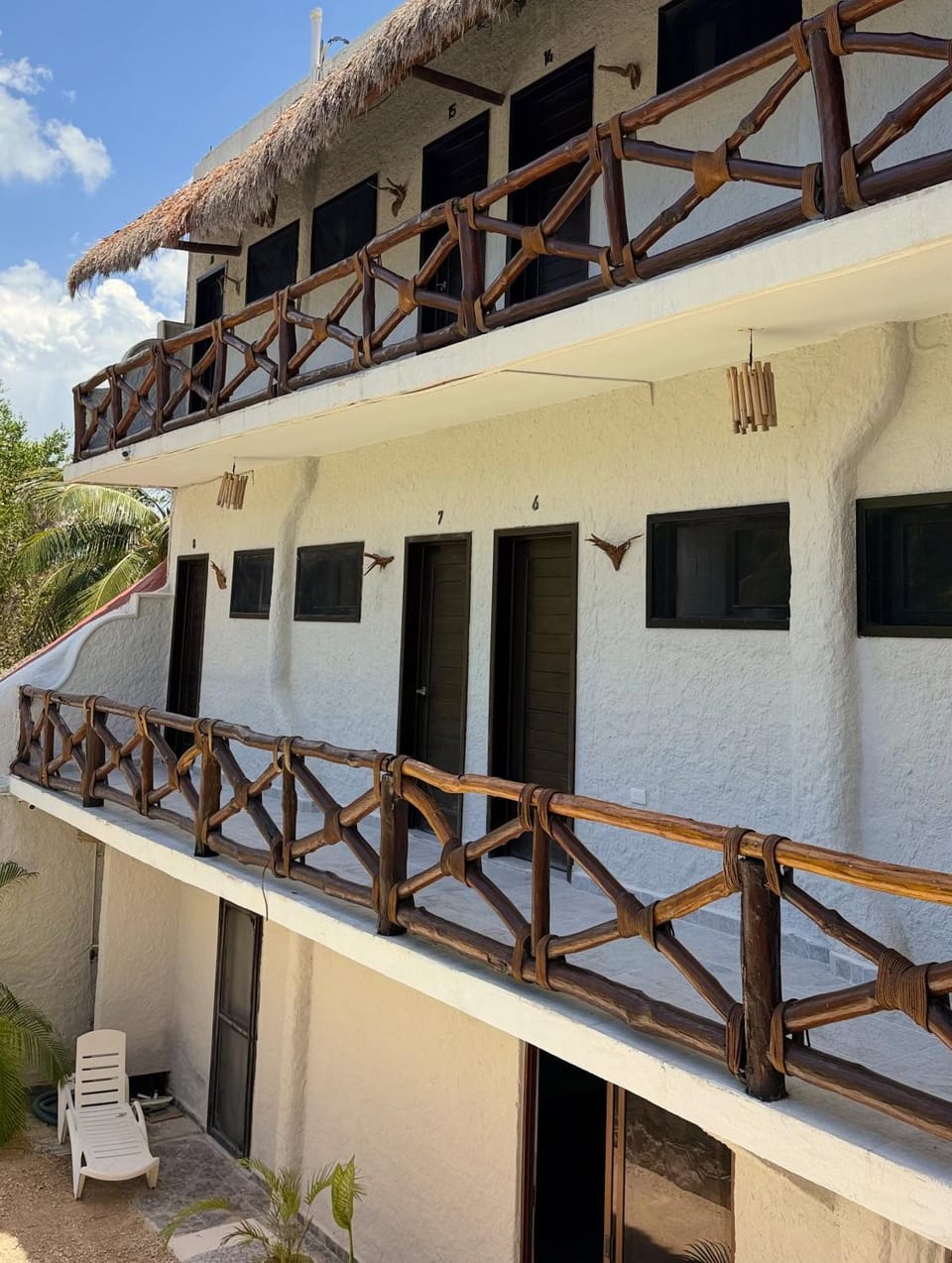 Property building, Day, Balcony/Terrace