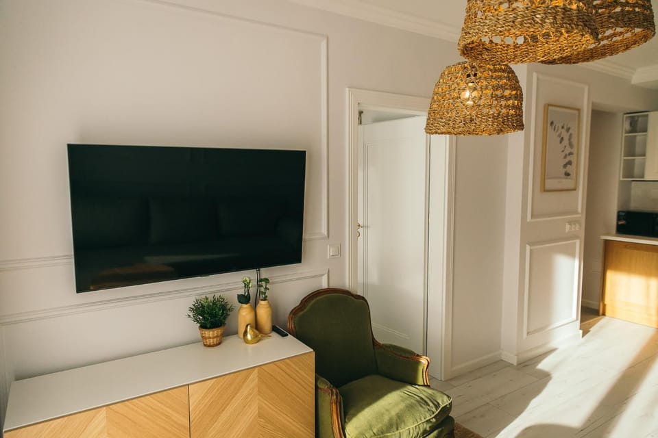 TV and multimedia, Living room, Evening entertainment
