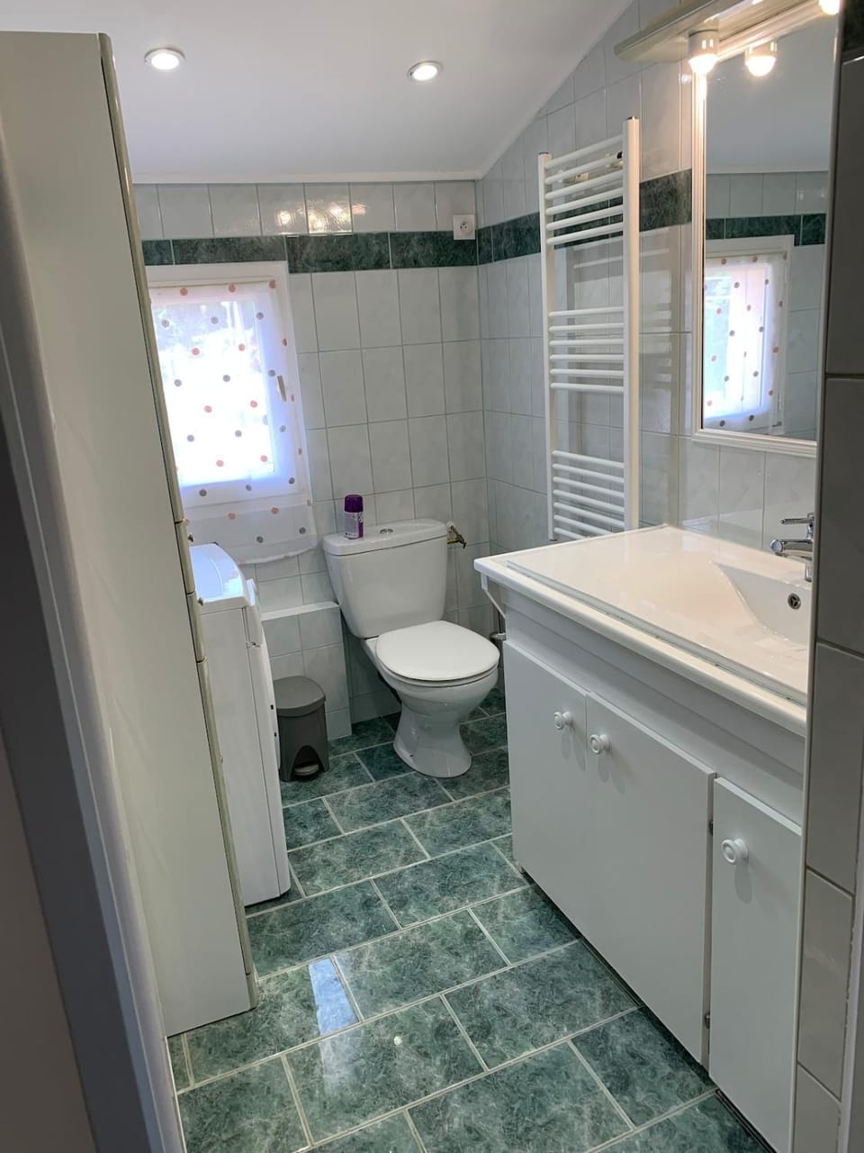 Shower, Toilet, Bath, towels