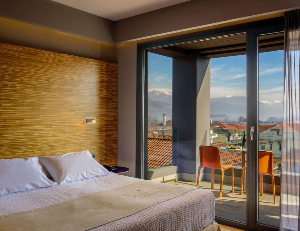 Bed, Natural landscape, View (from property/room), Balcony/Terrace, Photo of the whole room, Bedroom, Mountain view