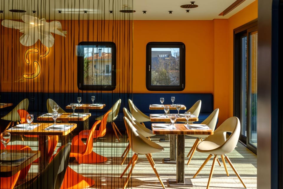 Restaurant/places to eat, Dining area, Buffet breakfast