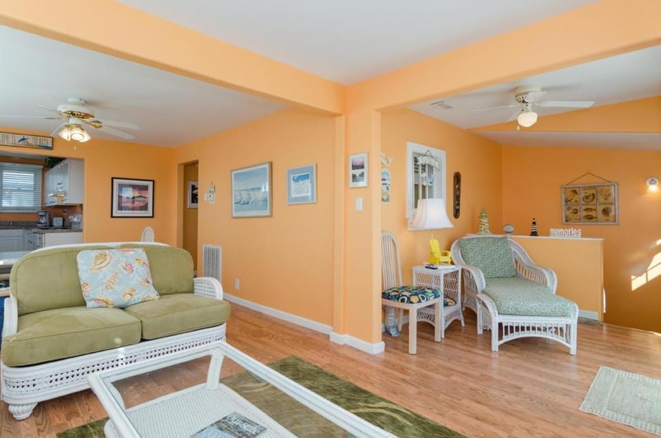 CBs Bella Vista by Bryant Real Estate House in Carolina Beach