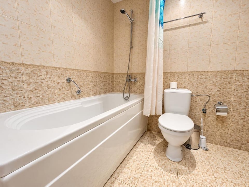 Shower, Toilet, Bathroom, Bath, bidet, towels