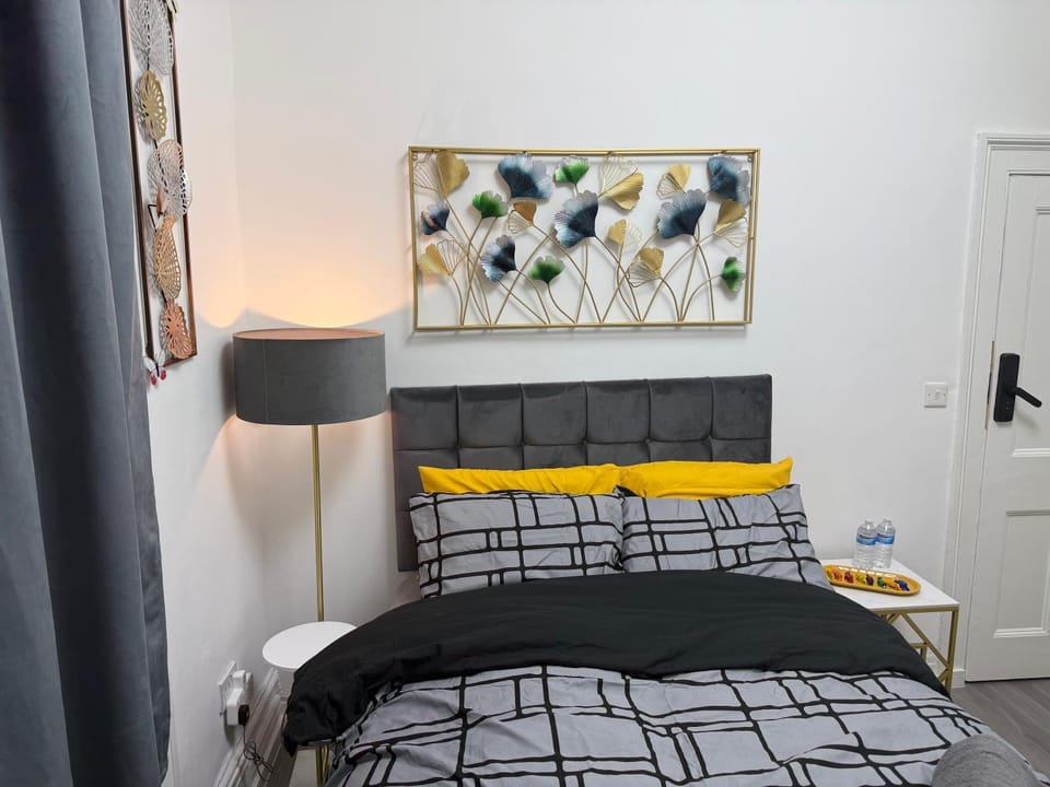 Luxury Studio in Victoria, 7 minutes walk to Victoria Station, Room 5 Vacation rental in City of Westminster