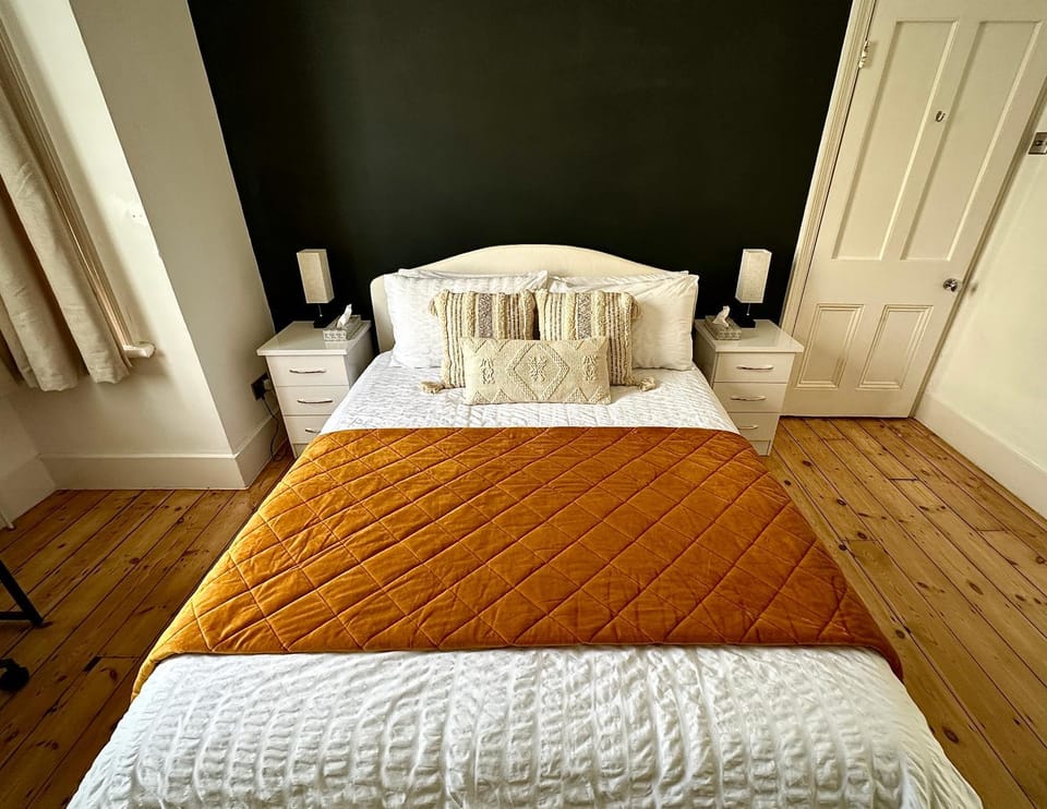 Fulham Tranquil 2BD King Bed Home with Parking & Gdn Apartment in London