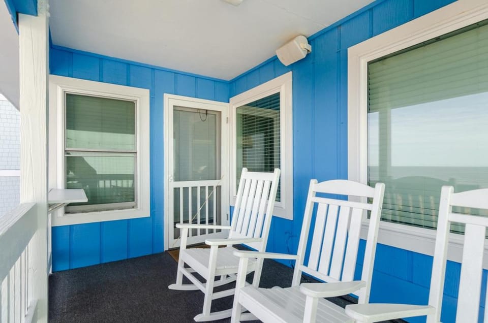 Shore to Relax Upper by Bryant Real Estate House in Carolina Beach