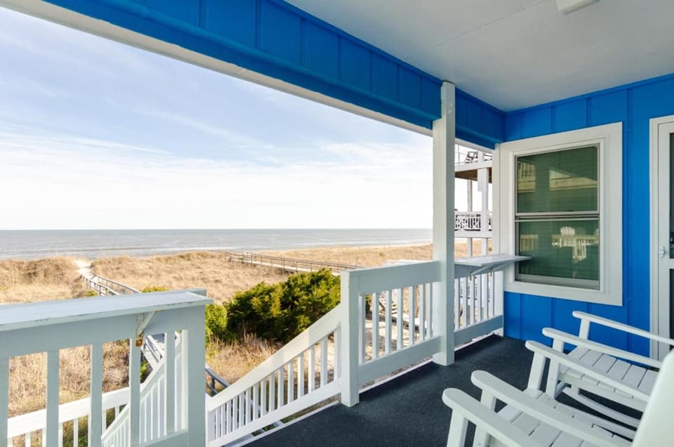 Shore to Relax Upper by Bryant Real Estate House in Carolina Beach