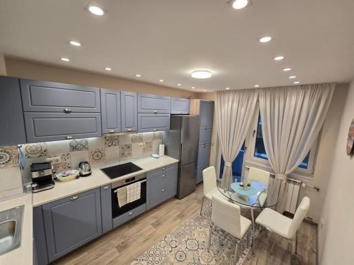 Kitchen or kitchenette, Dining area, dishwasher, oven, stove