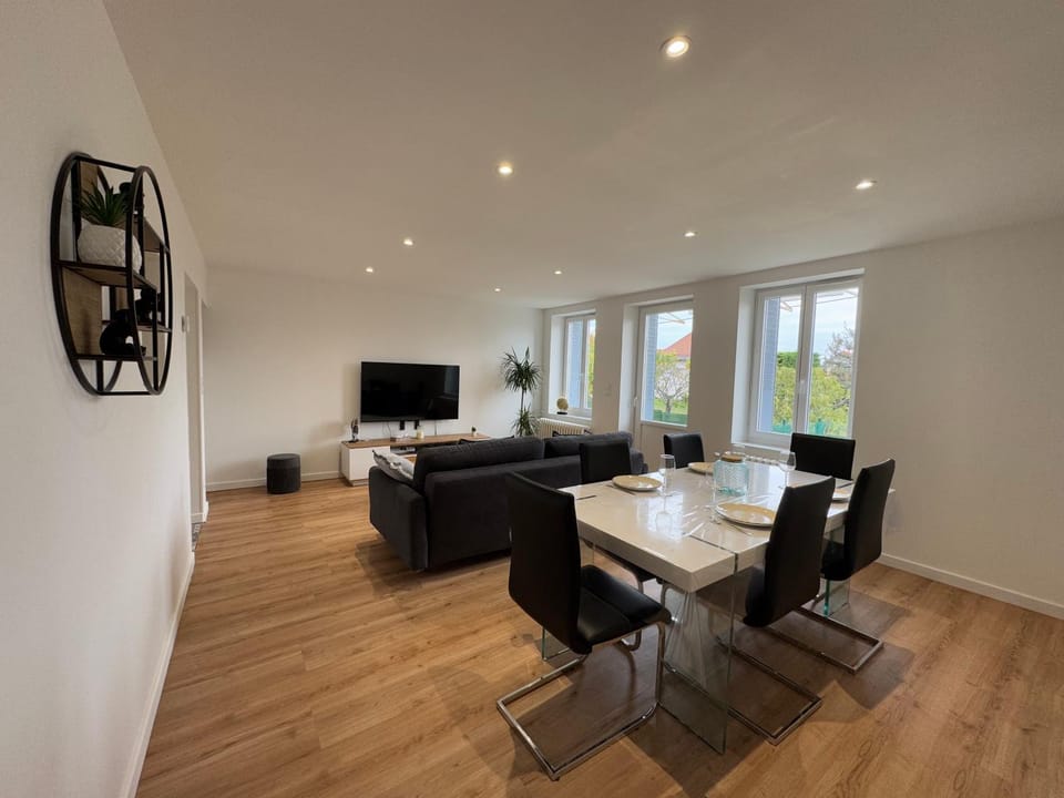 Living room, Dining area