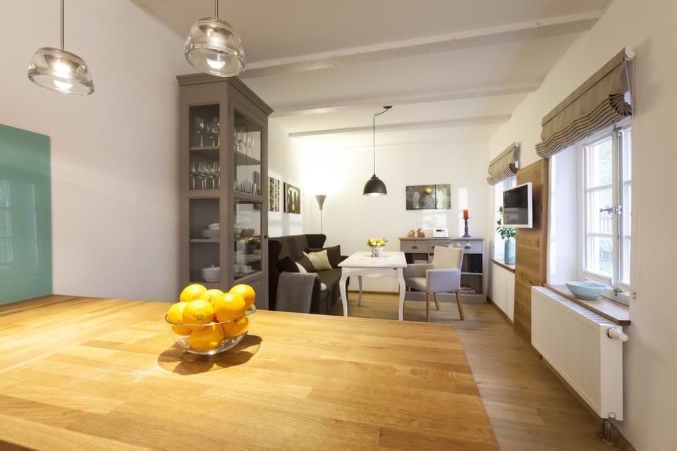 Summer, Living room