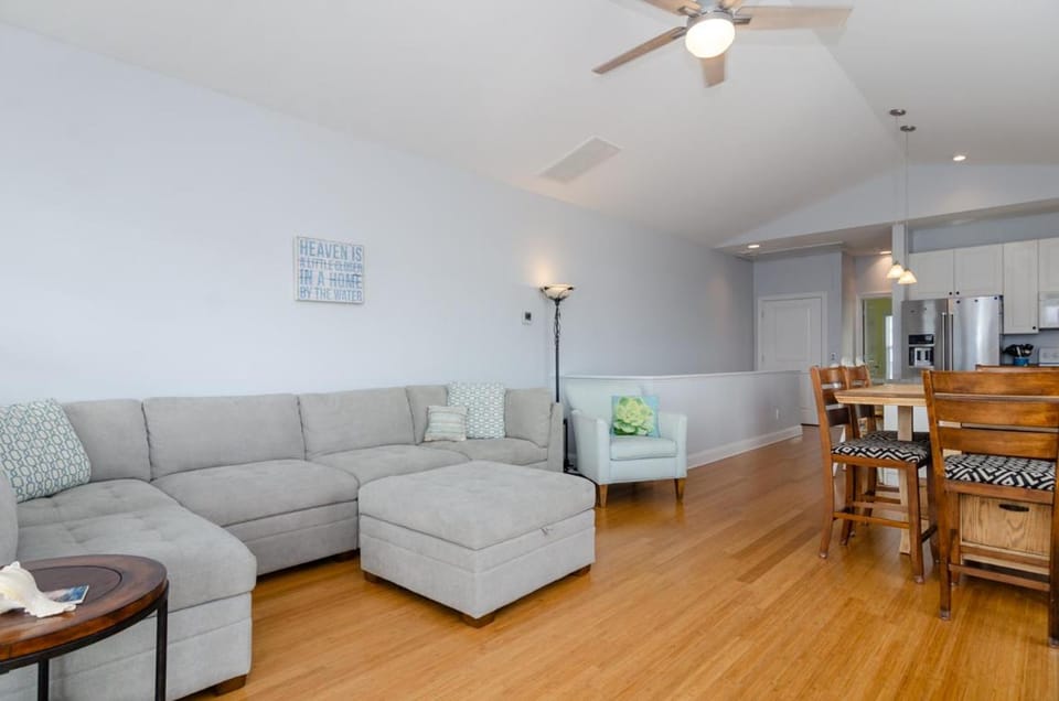 E-Sea Living by Bryant Real Estate House in Carolina Beach