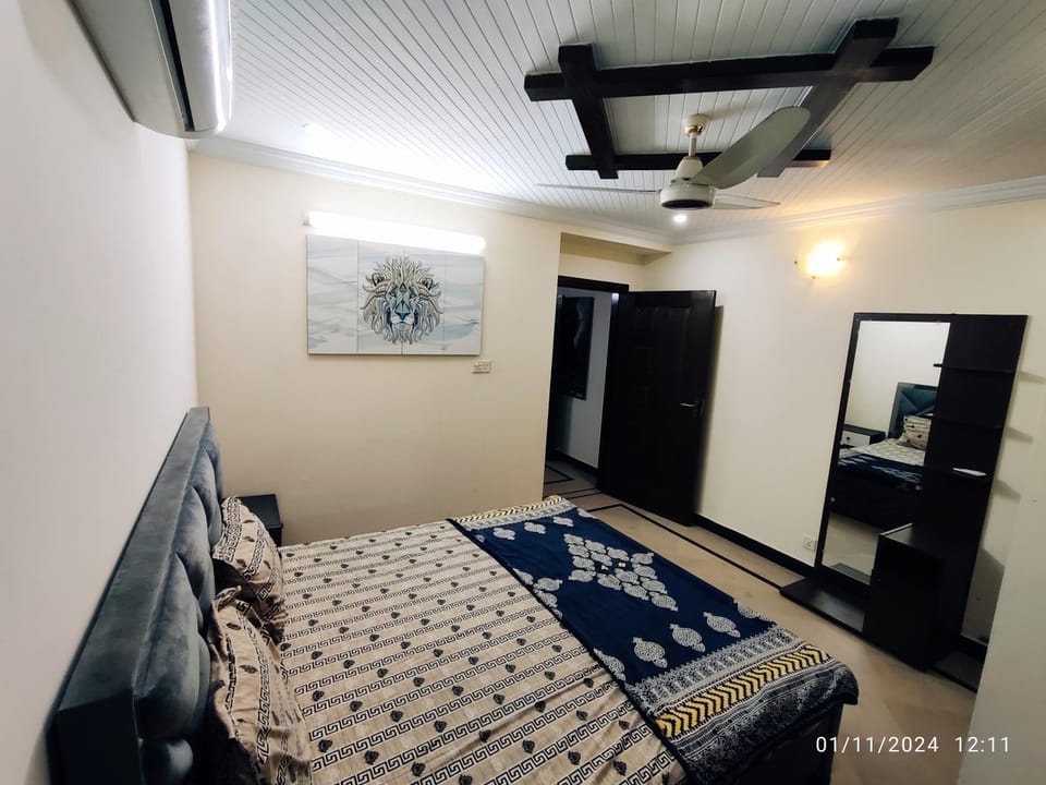 Bed, TV and multimedia, Photo of the whole room, Bedroom, air conditioner
