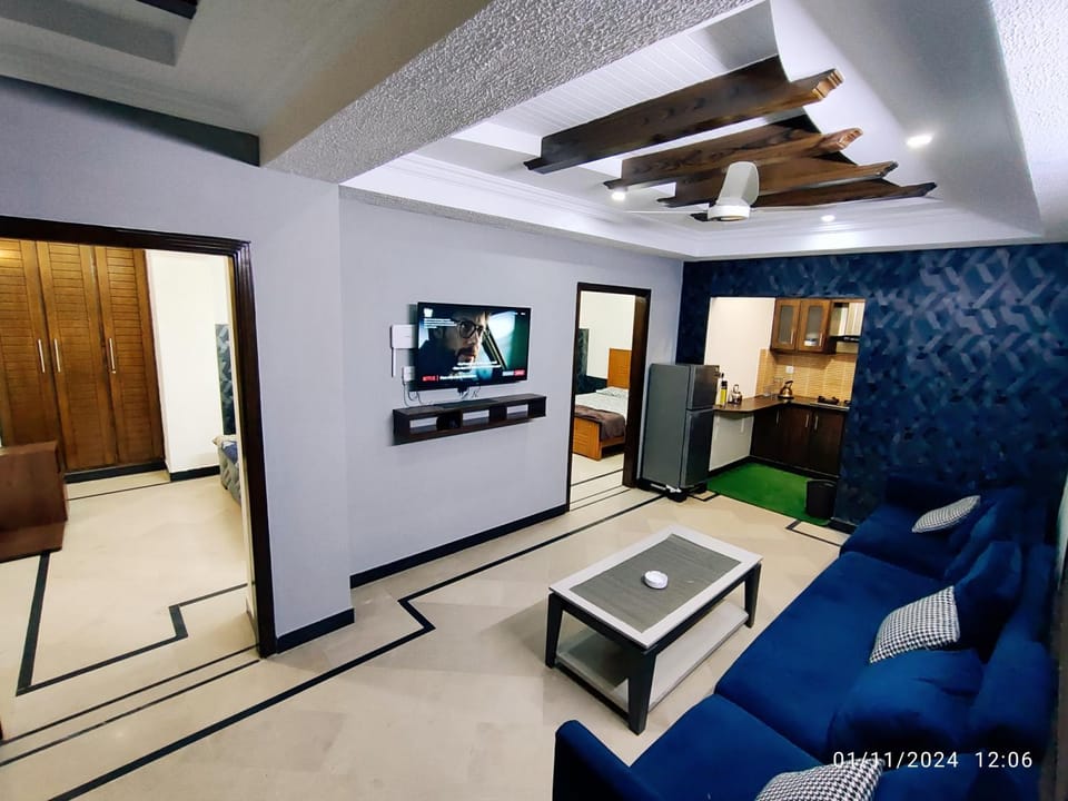 Communal lounge/ TV room, TV and multimedia, Seating area