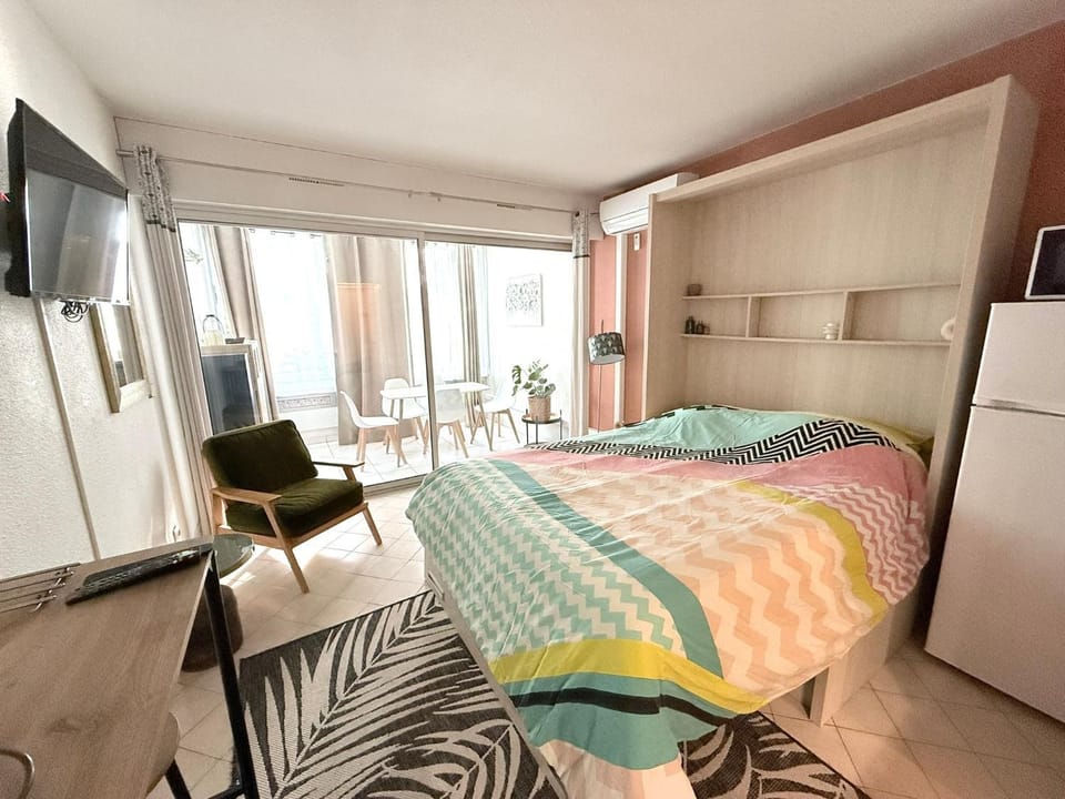 Bed, Photo of the whole room