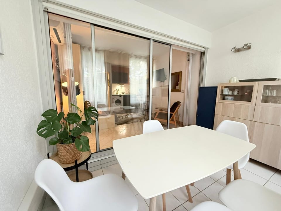 Balcony/Terrace, Balcony/Terrace, Seating area, Dining area