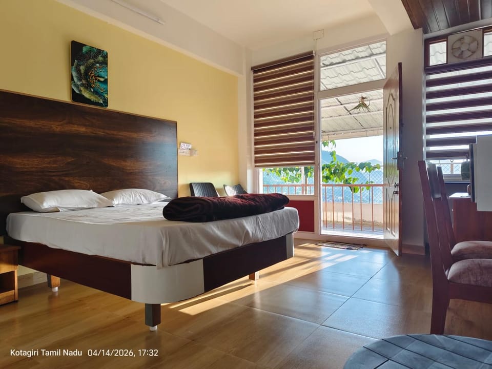 May Fair Vista Home - Luxury Villa - Huge Lawn - Scenic Views - Free Parking Vacation rental in Tamil Nadu